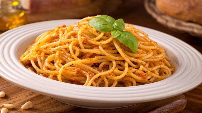 1172-spaghetti-con-pesto-alla-trapanese-pesto-rosso-siciliano-primo-piatto-al-pesto-rosso