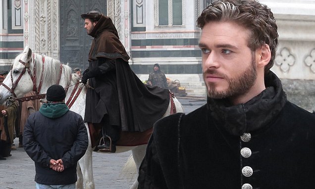 Florence the first shots of the history series The Medici in Piazza Duomo with Richard Madden - Ref: SPL1182632 231115 Picture by: New Press Photo / Splash News Splash News and Pictures Los Angeles: 310-821-2666 New York: 212-619-2666 London: 870-934-2666 photodesk@splashnews.com 